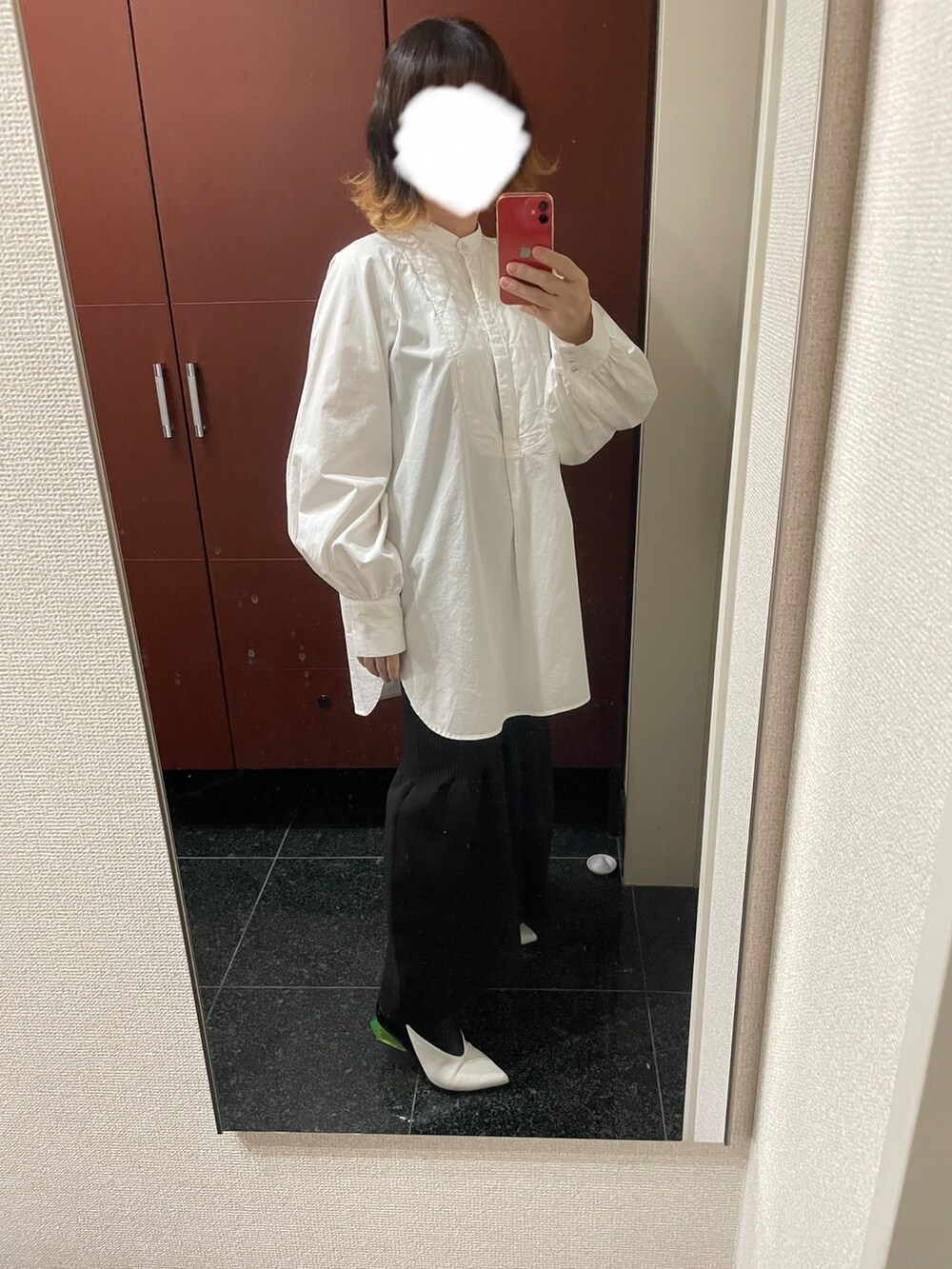 「UNITED NUDEのアイテム（パンプス、ホワイト系）」を使った、ゆきえさん（レディース・153cm）の秋コーディネートの3枚目の写真