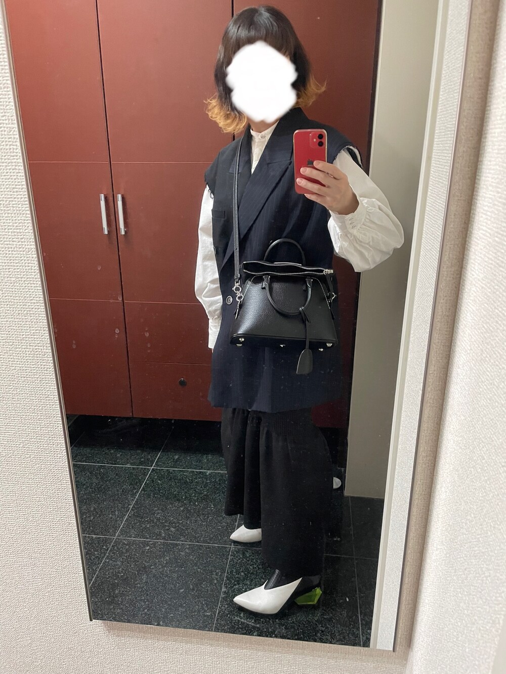 「UNITED NUDEのアイテム（パンプス、ホワイト系）」を使った、ゆきえさん（レディース・153cm）の秋コーディネートの2枚目の写真