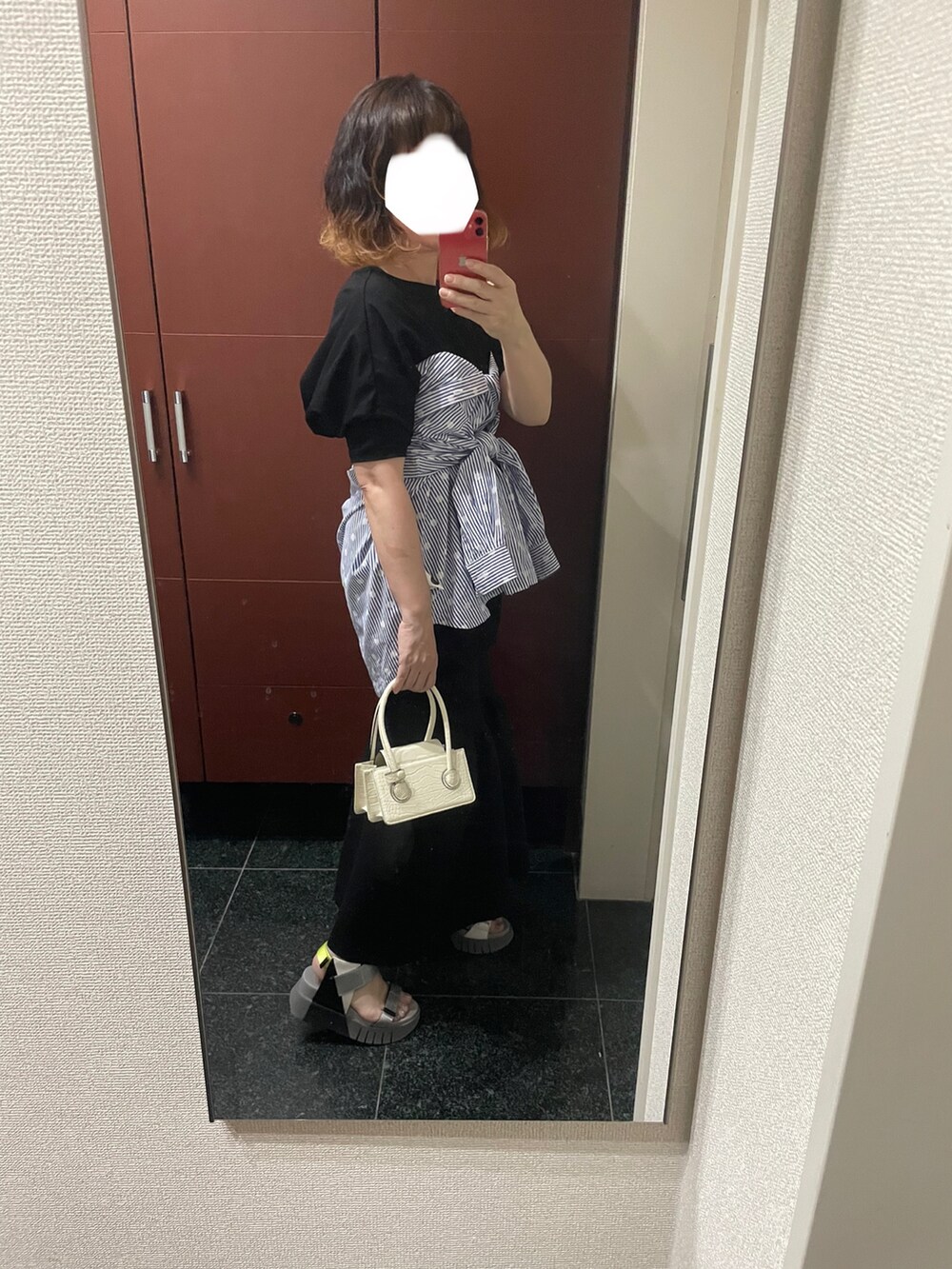 「COMME des GARCONSのアイテム（シャツ/ブラウス、ブルー系）」を使った、ゆきえさん（レディース・153cm）の夏コーディネートの2枚目の写真
