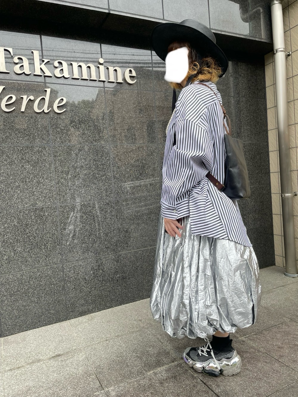 「エントワフェインのアイテム（ハット、ブラック系）」を使った、ゆきえさん（レディース・153cm）の春コーディネートの2枚目の写真