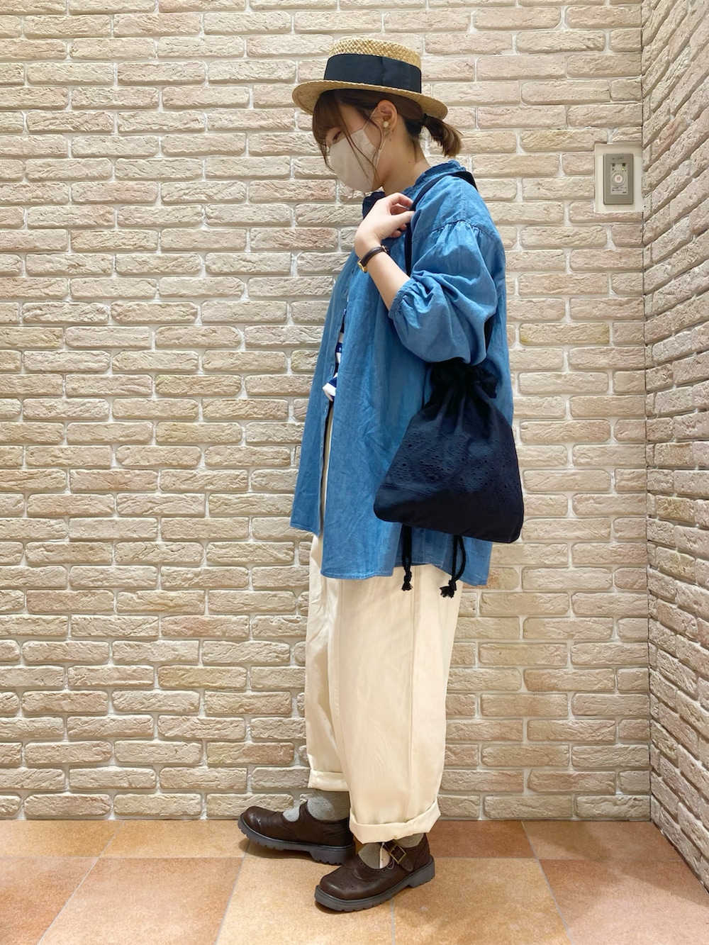 「春、オトナ女子、デニム、マリン、ボーダー、ナチュラル、オトナカジュアル、サマンサ モスモス(Samansa Mos2)、Samansa Mos2、SM2」｜「Samansa Mos2の太リボンカンカン帽（ハット、ブラック系）」を使った、い ま む らさん（レディース・162cm）の春コーディネートの2枚目の写真