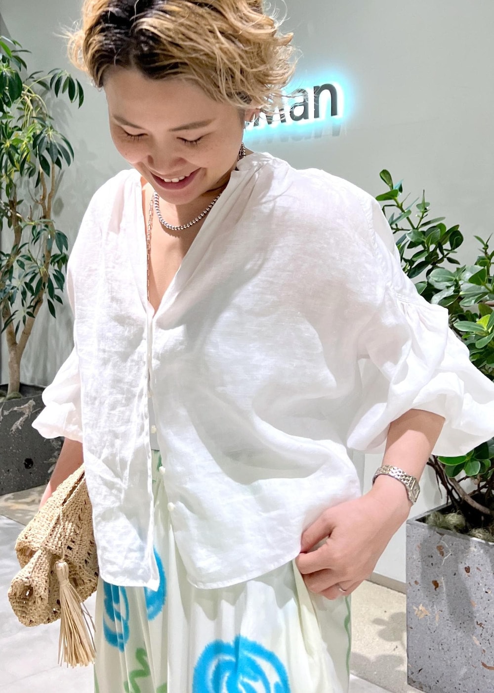 「サロンアダムエロペ、40代コーデ、SUKU、SUKU HOME、スク、スクホーム、MAISON N.H PARIS、メゾンエヌアッシュパリ、MOHI、モヒ、初春コーデ、春コーデ、初夏コーデ、夏コーデ、デートコーデ」｜「MOHIの【MOHI（モヒ）】サンダル（サンダル、ベージュ系）」を使った、Hiromさん（レディース・154cm）の春コーディネートの5枚目の写真