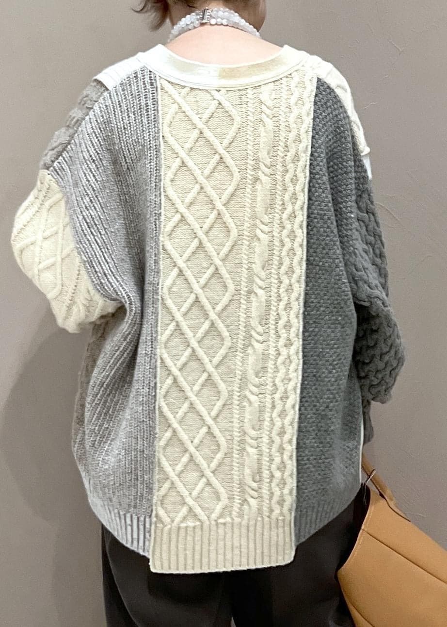 ブラウン系のその他パンツ、ホワイト系のスニーカーを着用したレディースの夏コーディネートの7枚目の写真