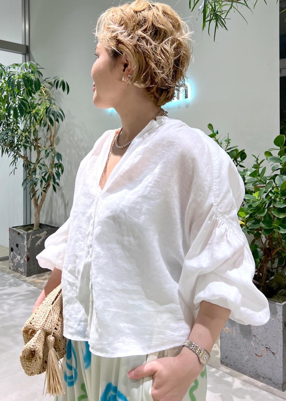 「サロンアダムエロペ、40代コーデ、SUKU、SUKU HOME、スク、スクホーム、MAISON N.H PARIS、メゾンエヌアッシュパリ、MOHI、モヒ、初春コーデ、春コーデ、初夏コーデ、夏コーデ、デートコーデ」｜「MOHIの【MOHI（モヒ）】サンダル（サンダル、ベージュ系）」を使った、Hiromさん（レディース・154cm）の春コーディネートの6枚目の写真