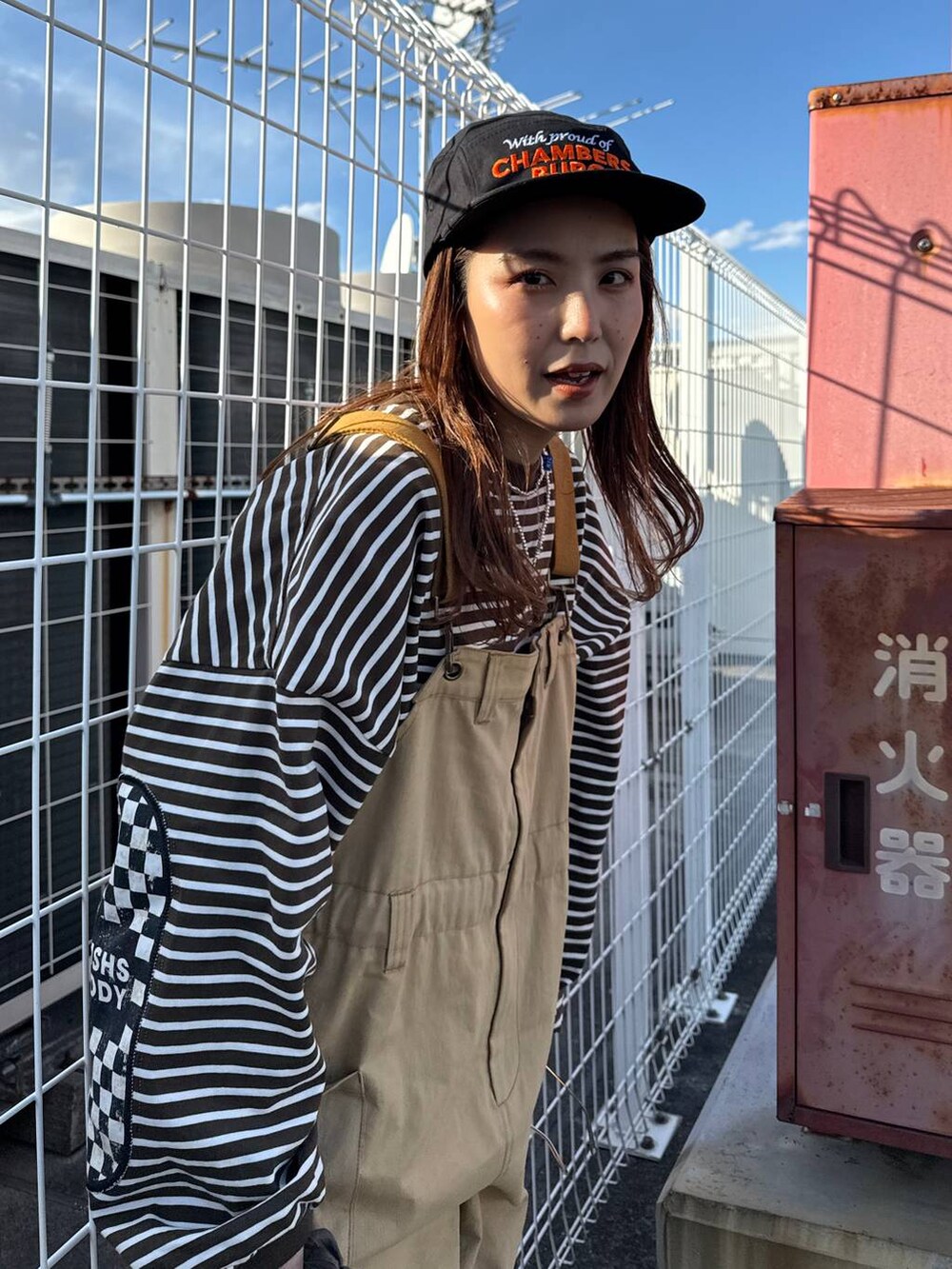 その他のTシャツ/カットソーを着用したレディースの冬コーディネートの3枚目の写真