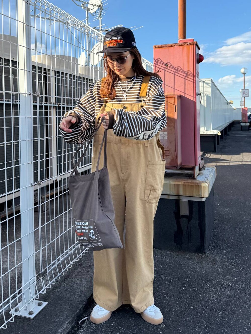 その他のTシャツ/カットソーを着用したレディースの冬コーディネートの2枚目の写真