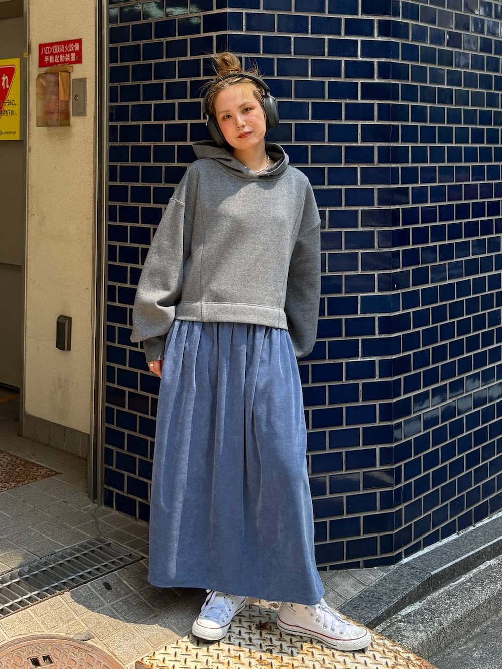 「カジュアル、ベーシック/シンプル、オーバーサイズ、ママコーデ、体型カバー、niko and ...」｜「niko and...の【MODE NORM CORE】フーディドッキングワンピース（ワンピース、グレー系）」を使った、tera38さん（レディース・155cm）の夏コーディネートの3枚目の写真