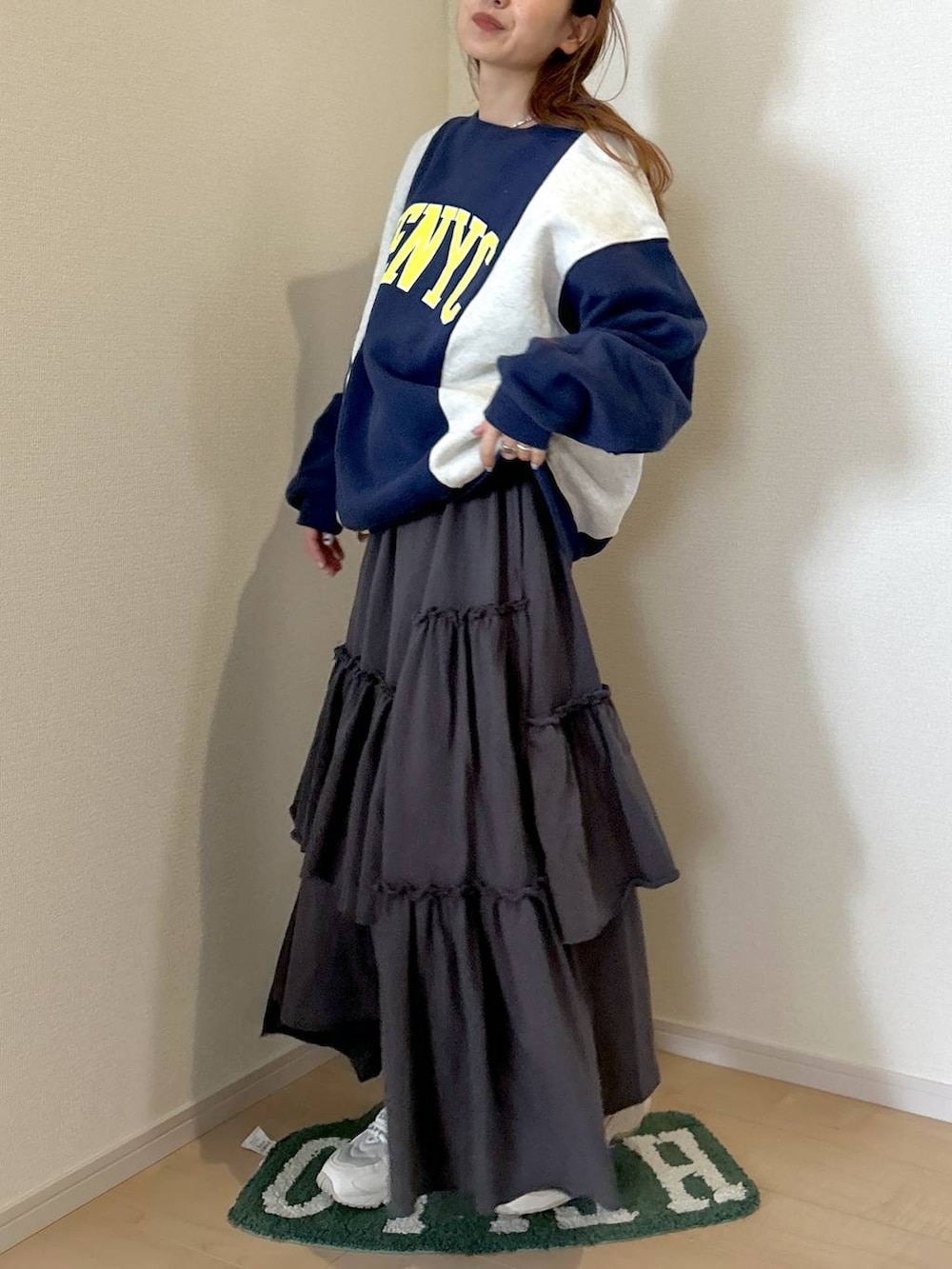 その他のスウェットを着用したレディースの冬コーディネートの3枚目の写真