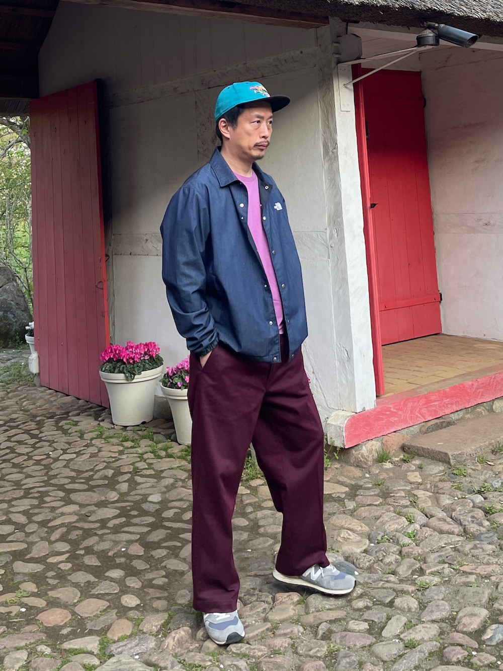 「おっさん、アメカジMIX」｜「THE NORTH FACEのアイテム（ナイロンジャケット、ブルー系）」を使った、susumubb1さん（メンズ・172cm）の春コーディネートの3枚目の写真