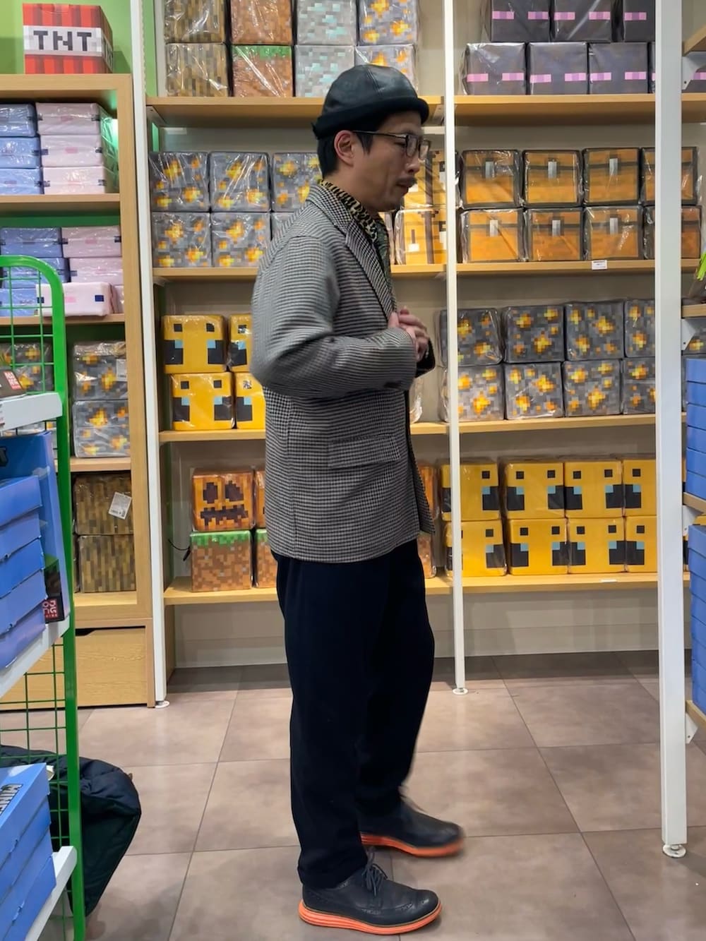 「おっさん、トラッドMIX」｜「NEATのアイテム（その他パンツ、ブラック系）」を使った、susumubb1さん（メンズ・172cm）の冬コーディネートの5枚目の写真