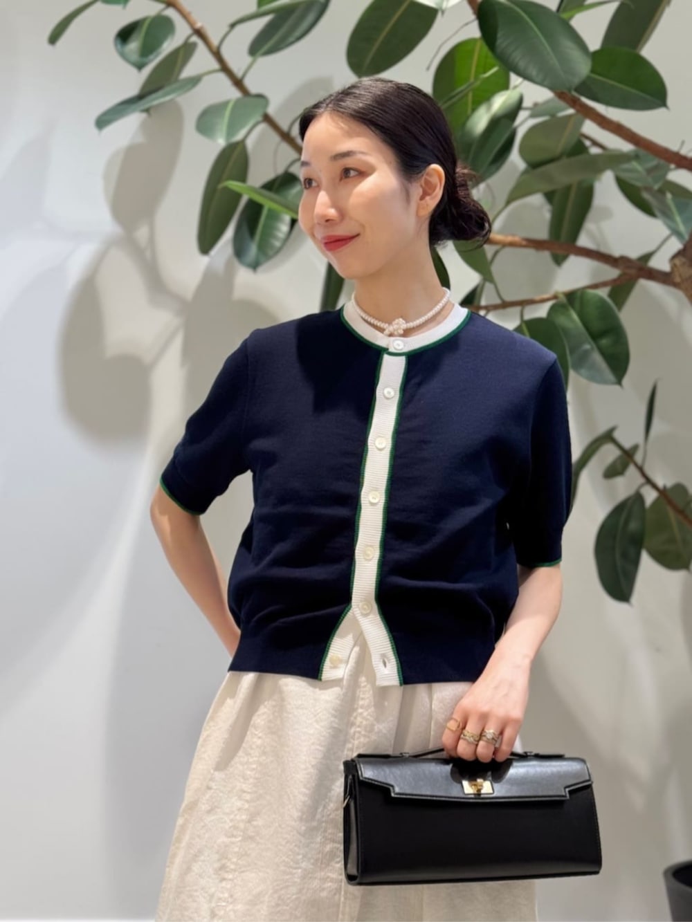 「TOMORROWLAND、トゥモローランド、MACPHEE、ballsey、gianvitorossi、ELIOU、Anya Hindmarch、カーディガン、半袖ニット、ノースリーブワンピース、ワンピース、大人カジュアル」｜「TOMORROWLAND のコットンジャージー キャミソール（キャミソール、ホワイト系）」を使った、Nito_TOMORROWLANDさん（レディース・158cm）の夏コーディネートの3枚目の写真