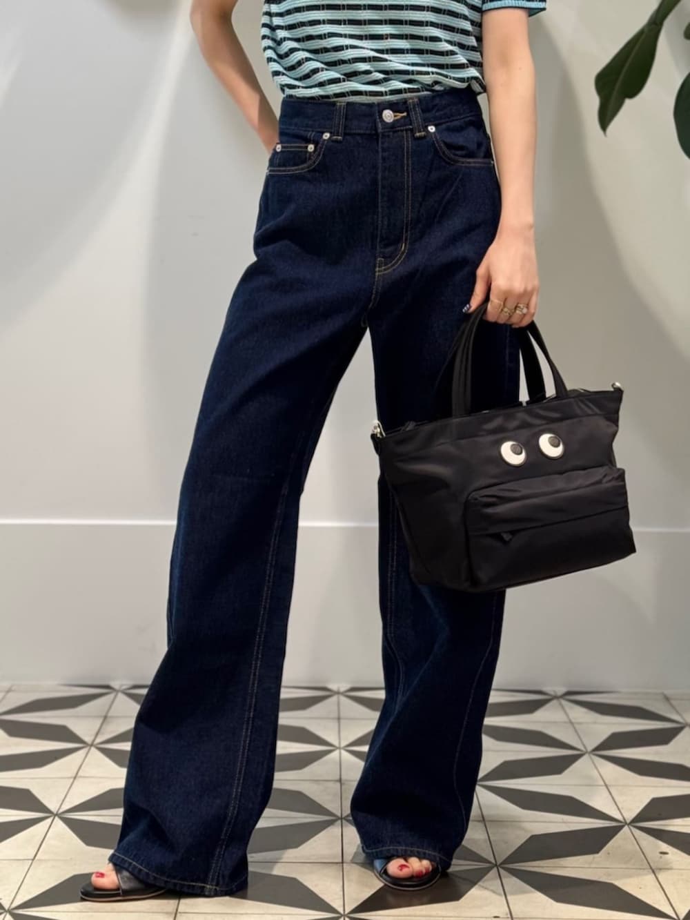 「TOMORROWLAND、TOMORROWLAND .B、トゥモローランド、MACPHEE、ballsey、Anya Hindmarch、PALOMA BARCELO、MARIHA、ボーダーニット、ラメニット、デニム、半袖シャツ」｜「TOMORROWLAND のコットンジャージー キャミソール（キャミソール、ホワイト系）」を使った、Nito_TOMORROWLANDさん（レディース・158cm）の夏コーディネートの6枚目の写真