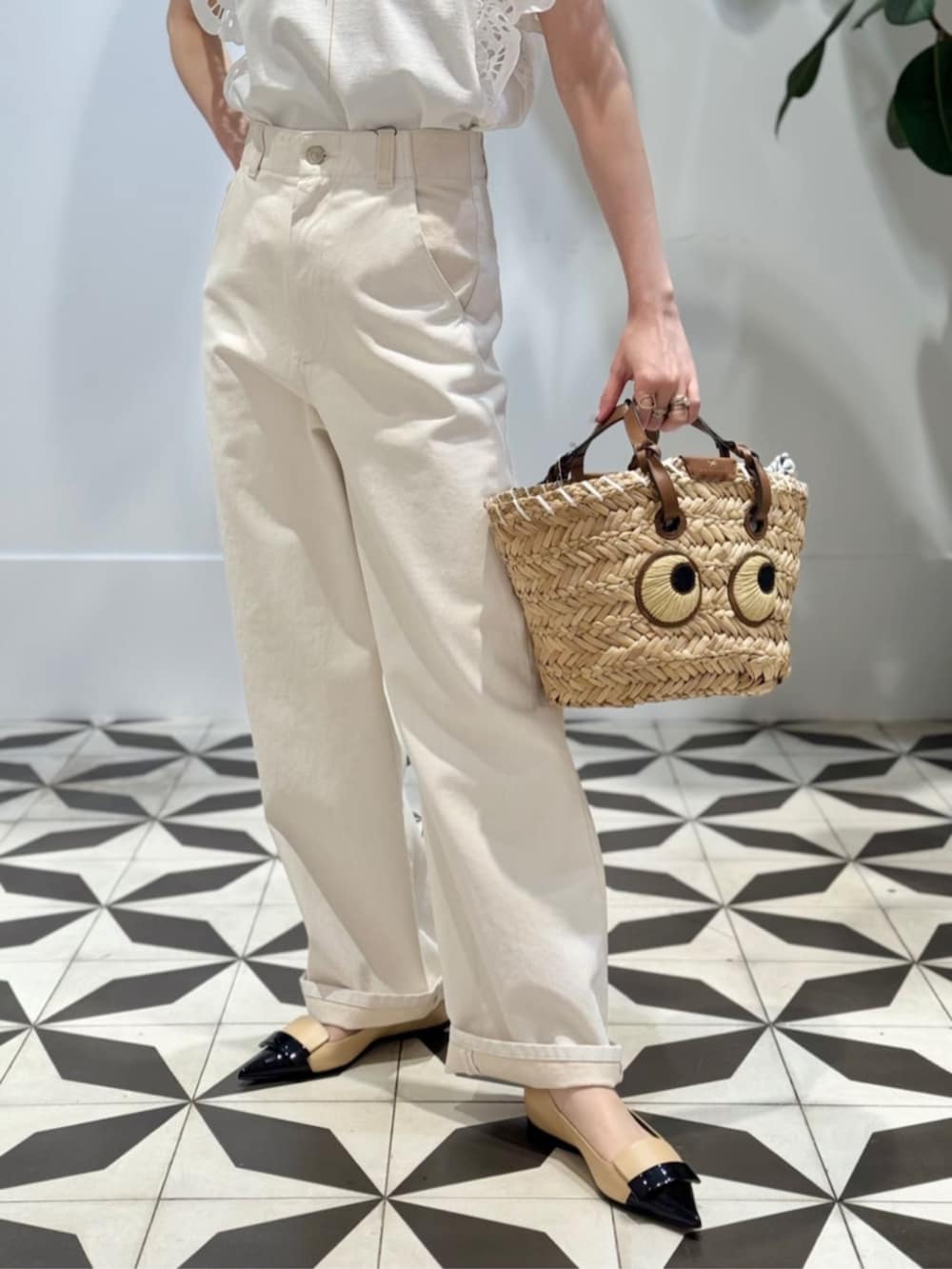 「TOMORROWLAND、TOMORROWLAND collection、トゥモローランド、MACPHEE、ballsey、Anya Hindmarch、sergio rossi、レーススリーブ、オールホワイト、ワントーンコーデ、大人カジュアル、デイリーカジュアル」｜「TOMORROWLAND のコットンジャージー キャミソール（キャミソール、ホワイト系）」を使った、Nito_TOMORROWLANDさん（レディース・158cm）の夏コーディネートの3枚目の写真