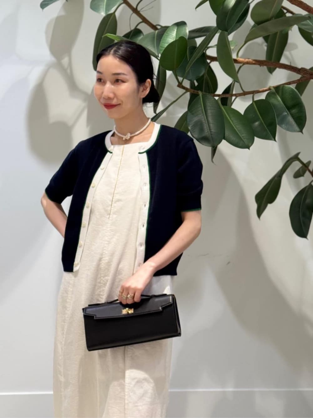 「TOMORROWLAND、トゥモローランド、MACPHEE、ballsey、gianvitorossi、ELIOU、Anya Hindmarch、カーディガン、半袖ニット、ノースリーブワンピース、ワンピース、大人カジュアル」｜「TOMORROWLAND のコットンジャージー キャミソール（キャミソール、ホワイト系）」を使った、Nito_TOMORROWLANDさん（レディース・158cm）の夏コーディネートの4枚目の写真