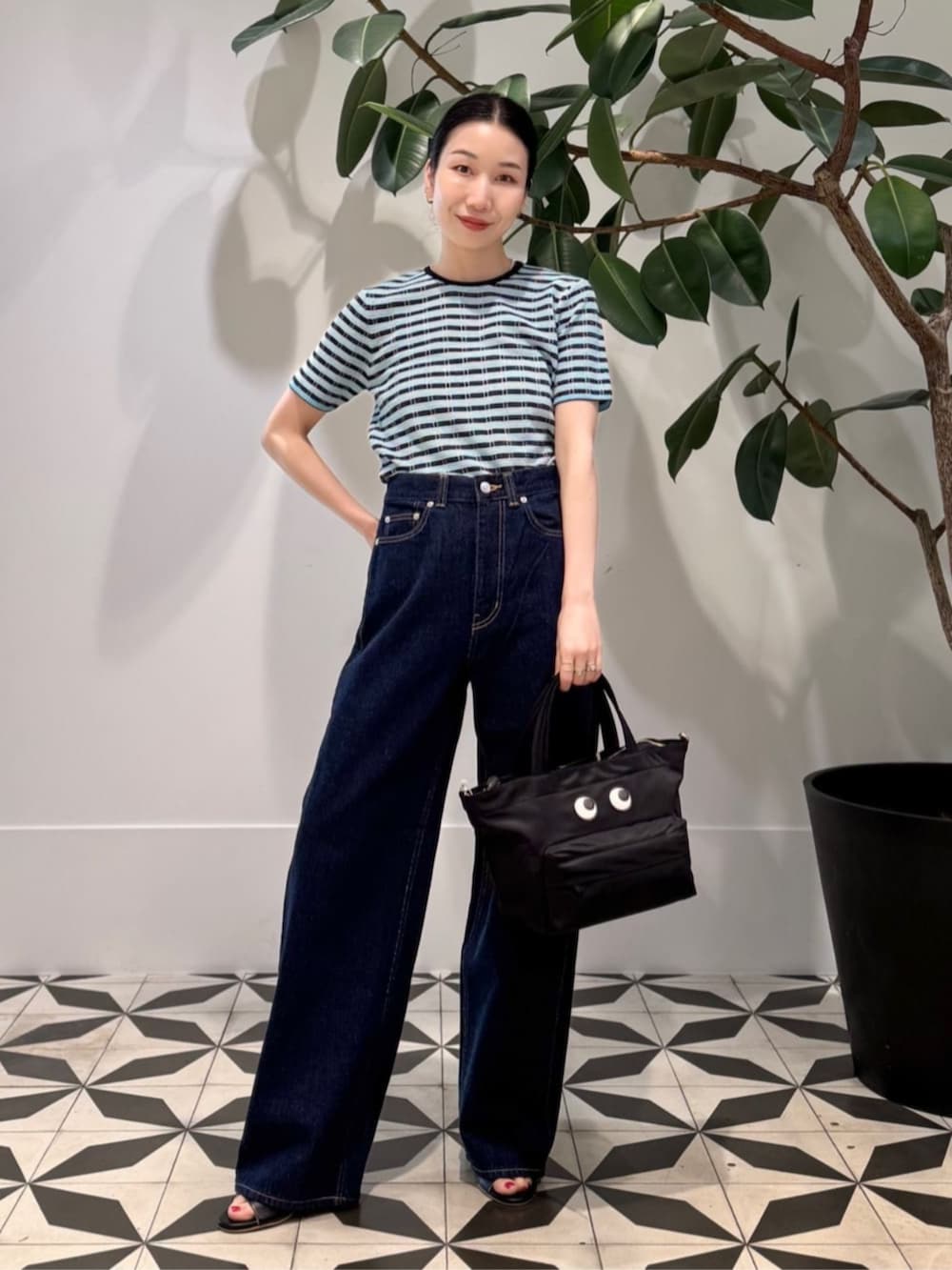 「TOMORROWLAND、TOMORROWLAND .B、トゥモローランド、MACPHEE、ballsey、Anya Hindmarch、PALOMA BARCELO、MARIHA、ボーダーニット、ラメニット、デニム、半袖シャツ」｜「TOMORROWLAND のコットンジャージー キャミソール（キャミソール、ホワイト系）」を使った、Nito_TOMORROWLANDさん（レディース・158cm）の夏コーディネートの2枚目の写真