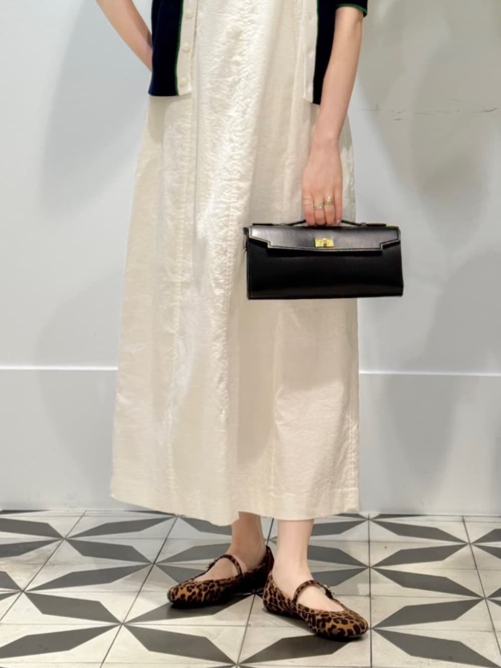 「TOMORROWLAND、トゥモローランド、MACPHEE、ballsey、gianvitorossi、ELIOU、Anya Hindmarch、カーディガン、半袖ニット、ノースリーブワンピース、ワンピース、大人カジュアル」｜「TOMORROWLAND のコットンジャージー キャミソール（キャミソール、ホワイト系）」を使った、Nito_TOMORROWLANDさん（レディース・158cm）の夏コーディネートの5枚目の写真