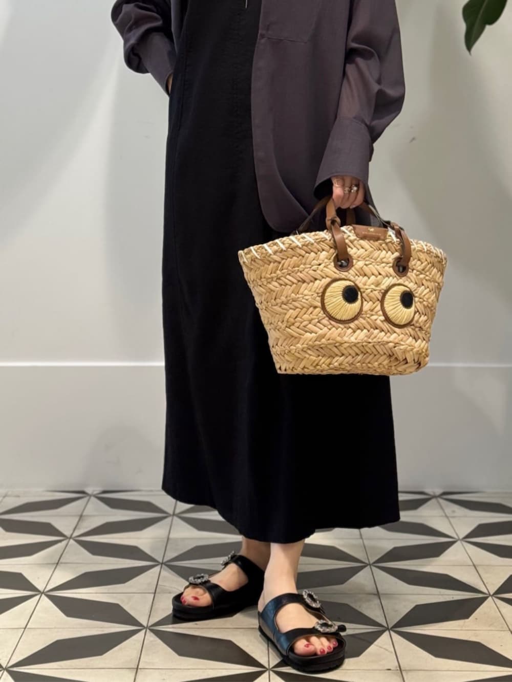 「TOMORROWLAND、トゥモローランド、MACPHEE、ballsey、Anya Hindmarch、ELIOU、別注、チュニックシャツ、シアーシャツ、スクエアネック、ノースリーブワンピース」｜「TOMORROWLAND のコットンジャージー キャミソール（キャミソール、ブラック系）」を使った、Nito_TOMORROWLANDさん（レディース・158cm）の夏コーディネートの6枚目の写真
