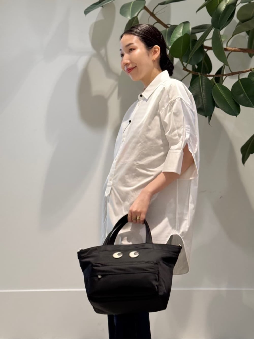 「TOMORROWLAND、TOMORROWLAND .B、トゥモローランド、MACPHEE、ballsey、Anya Hindmarch、PALOMA BARCELO、MARIHA、ボーダーニット、ラメニット、デニム、半袖シャツ」｜「TOMORROWLAND のコットンジャージー キャミソール（キャミソール、ホワイト系）」を使った、Nito_TOMORROWLANDさん（レディース・158cm）の夏コーディネートの4枚目の写真