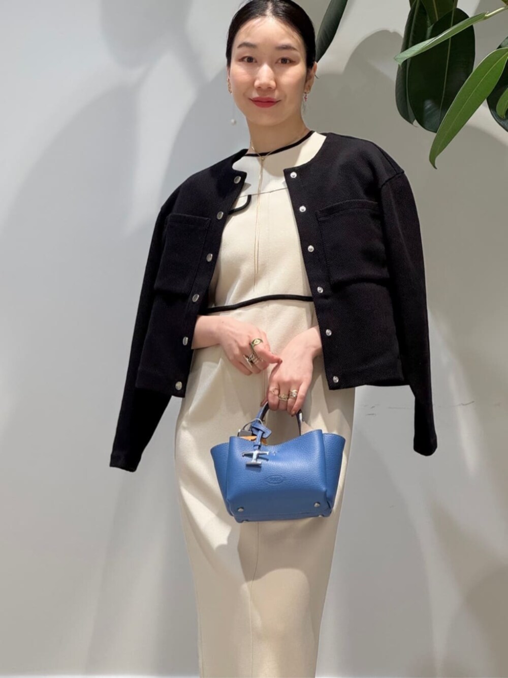「TOMORROWLAND、トゥモローランド、ballsey、sergio rossi、TOD'S、カーディガン、ワンピース、ミラノリブ、モノトーン、大人カジュアル」｜「BALLSEYのミラノリブ ポケットワンピース（ワンピース、ホワイト系）」を使った、Nito_TOMORROWLANDさん（レディース・158cm）の春コーディネートの3枚目の写真