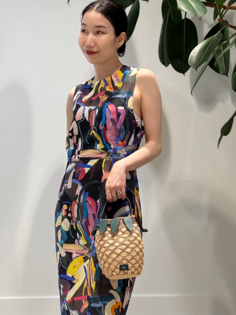 「TOMORROWLAND、トゥモローランド、ballsey、Anya Hindmarch、gianvitorossi、柄ワンピース、ノースリーブワンピース、フラワープリント、大人カジュアル」｜「BALLSEYのシアードット キャップスリーブカーディガン（カーディガン/ボレロ、ブルー系）」を使った、Nito_TOMORROWLANDさん（レディース・158cm）の夏コーディネートの4枚目の写真