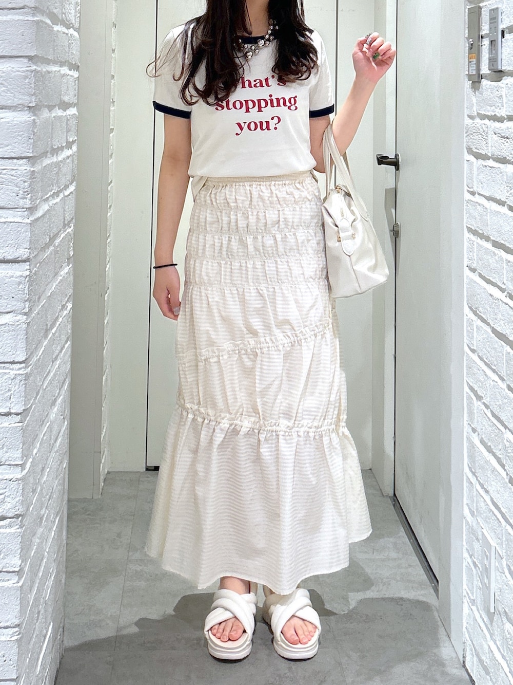 「FREE'S MARTの◆レトロロゴリンガーTシャツ（Tシャツ/カットソー、ホワイト系）」を使った、yurm6さん（レディース・153cm）の夏コーディネートの2枚目の写真