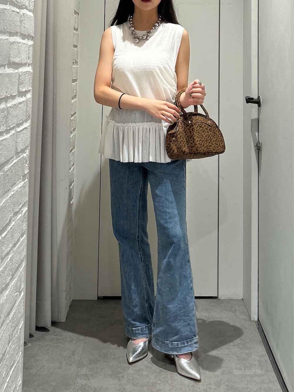 「FREE'S MARTの◆シアーフリルタンクトップ（Tシャツ/カットソー、ホワイト系）」を使った、yurm6さん（レディース・153cm）の夏コーディネートの7枚目の写真