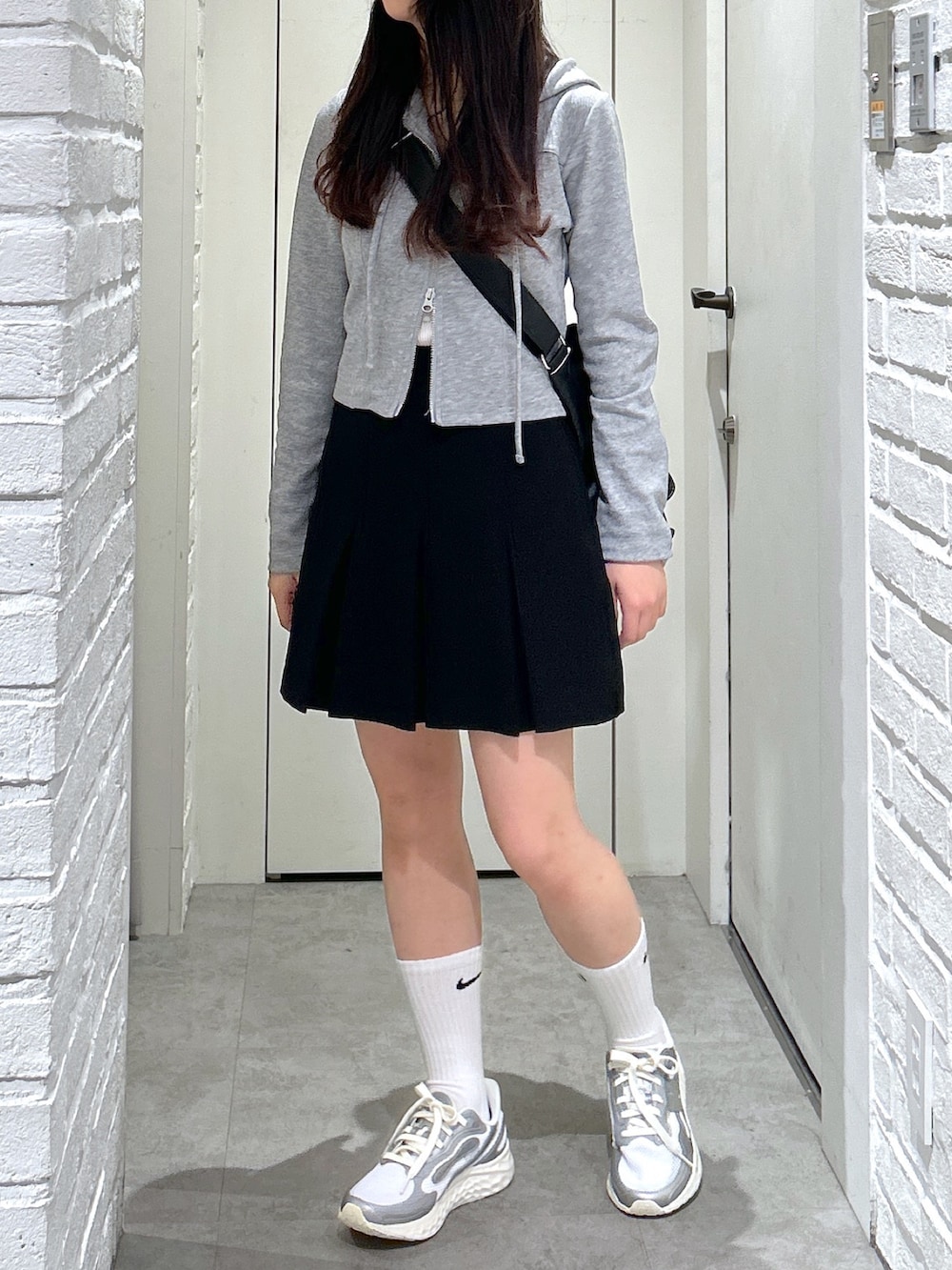 「FREE'S MARTの◆ボックスプリーツミニスカート（スカート、ブラック系）」を使った、yurm6さん（レディース・153cm）の春コーディネートの5枚目の写真