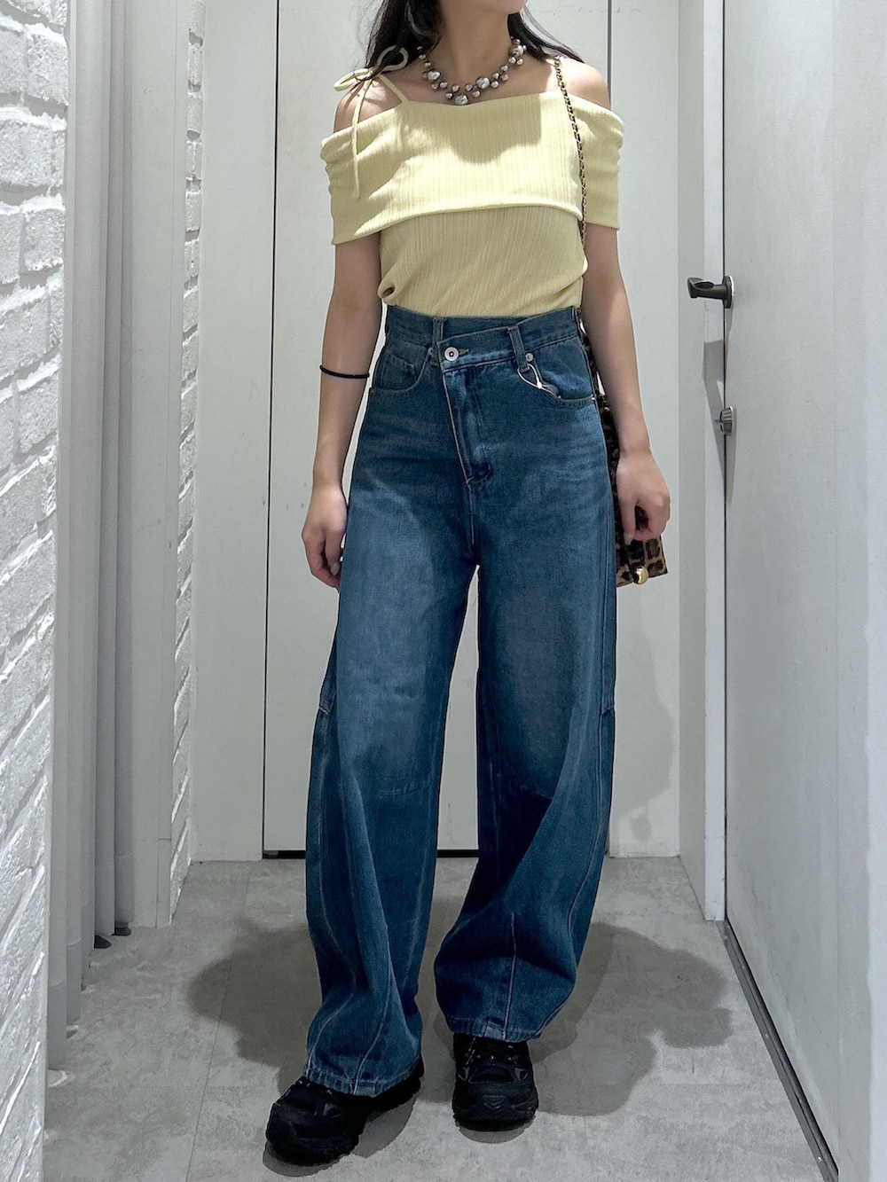 「FREE'S MARTの肩リボンオフショルカットソー（Tシャツ/カットソー、イエロー系）」を使った、yurm6さん（レディース・153cm）の夏コーディネートの4枚目の写真