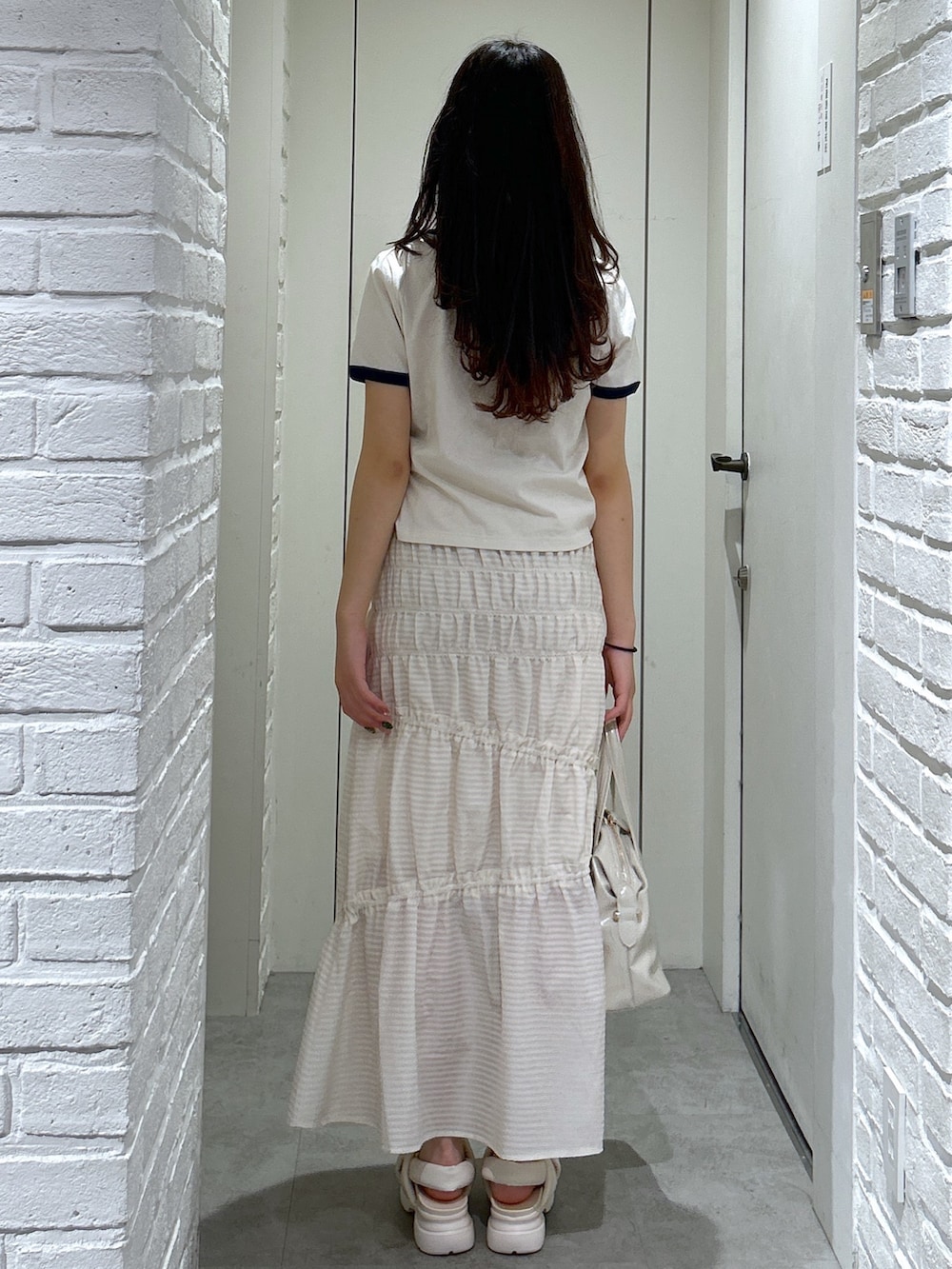 「FREE'S MARTの◆レトロロゴリンガーTシャツ（Tシャツ/カットソー、ホワイト系）」を使った、yurm6さん（レディース・153cm）の夏コーディネートの9枚目の写真