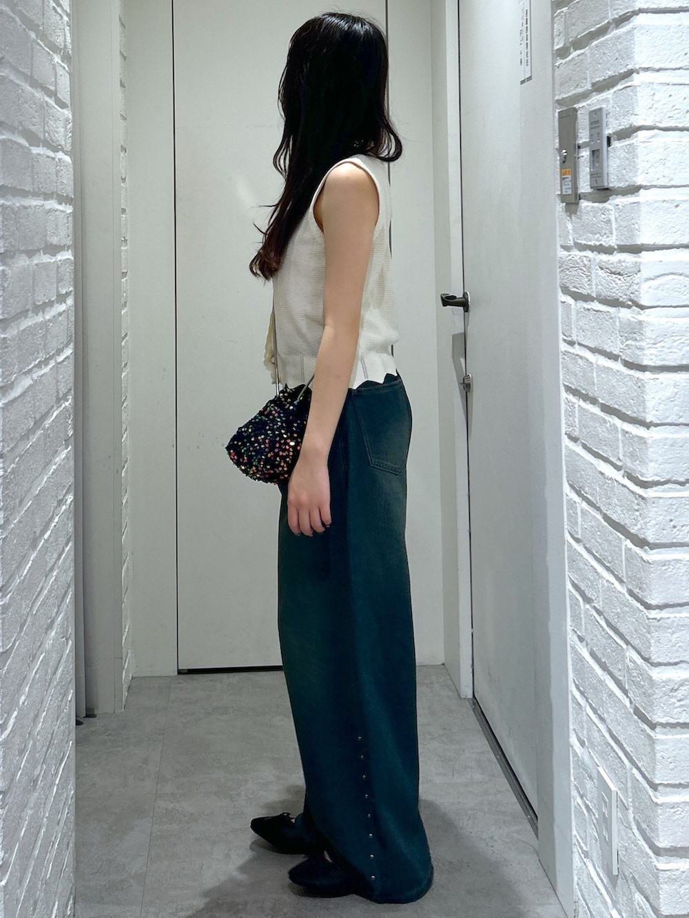「FREE'S MARTのスカラップ編みニットタンクトップ（ニット/セーター、ホワイト系）」を使った、yurm6さん（レディース・153cm）の春コーディネートの5枚目の写真