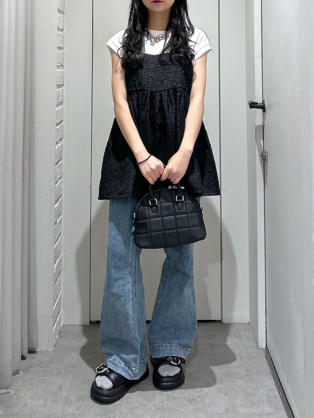 「FREE'S MARTの膨れジャガードキャミビスチェ（キャミソール、ブラック系）」を使った、yurm6さん（レディース・153cm）の夏コーディネートの4枚目の写真