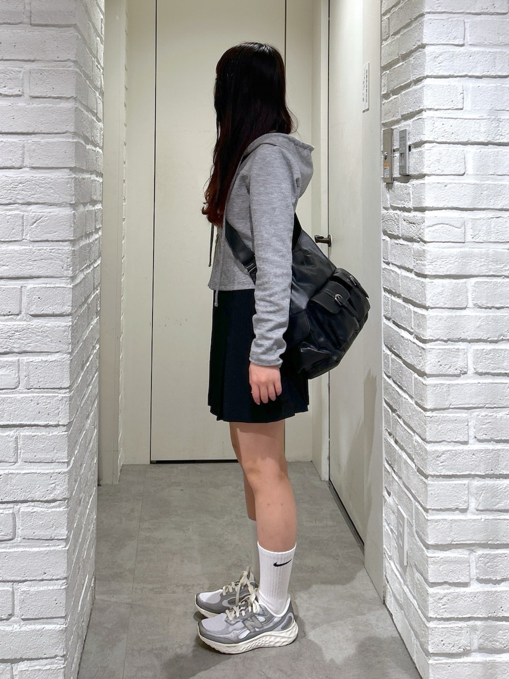 「FREE'S MARTの◆ボックスプリーツミニスカート（スカート、ブラック系）」を使った、yurm6さん（レディース・153cm）の春コーディネートの3枚目の写真
