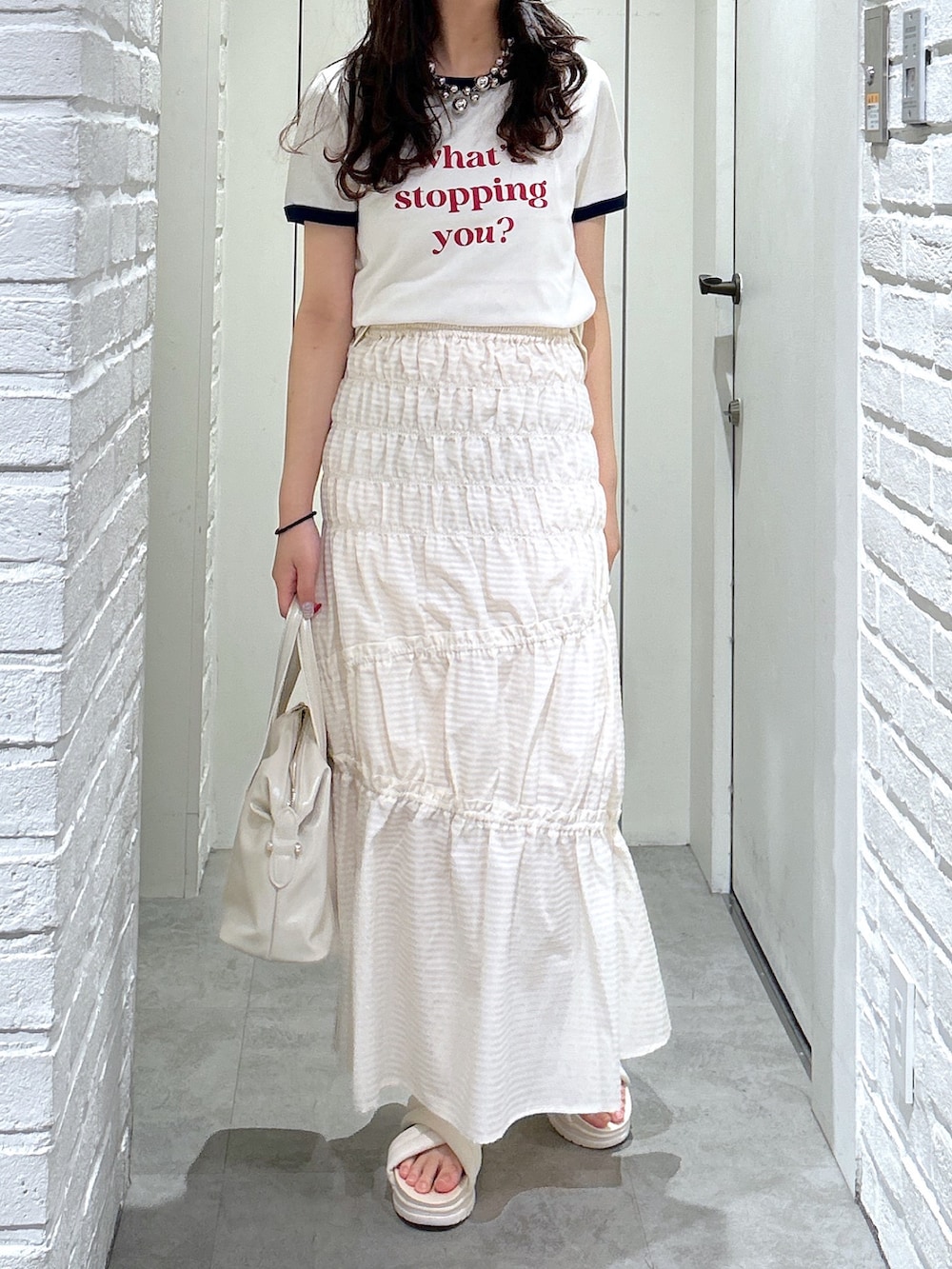 「FREE'S MARTの◆レトロロゴリンガーTシャツ（Tシャツ/カットソー、ホワイト系）」を使った、yurm6さん（レディース・153cm）の夏コーディネートの6枚目の写真