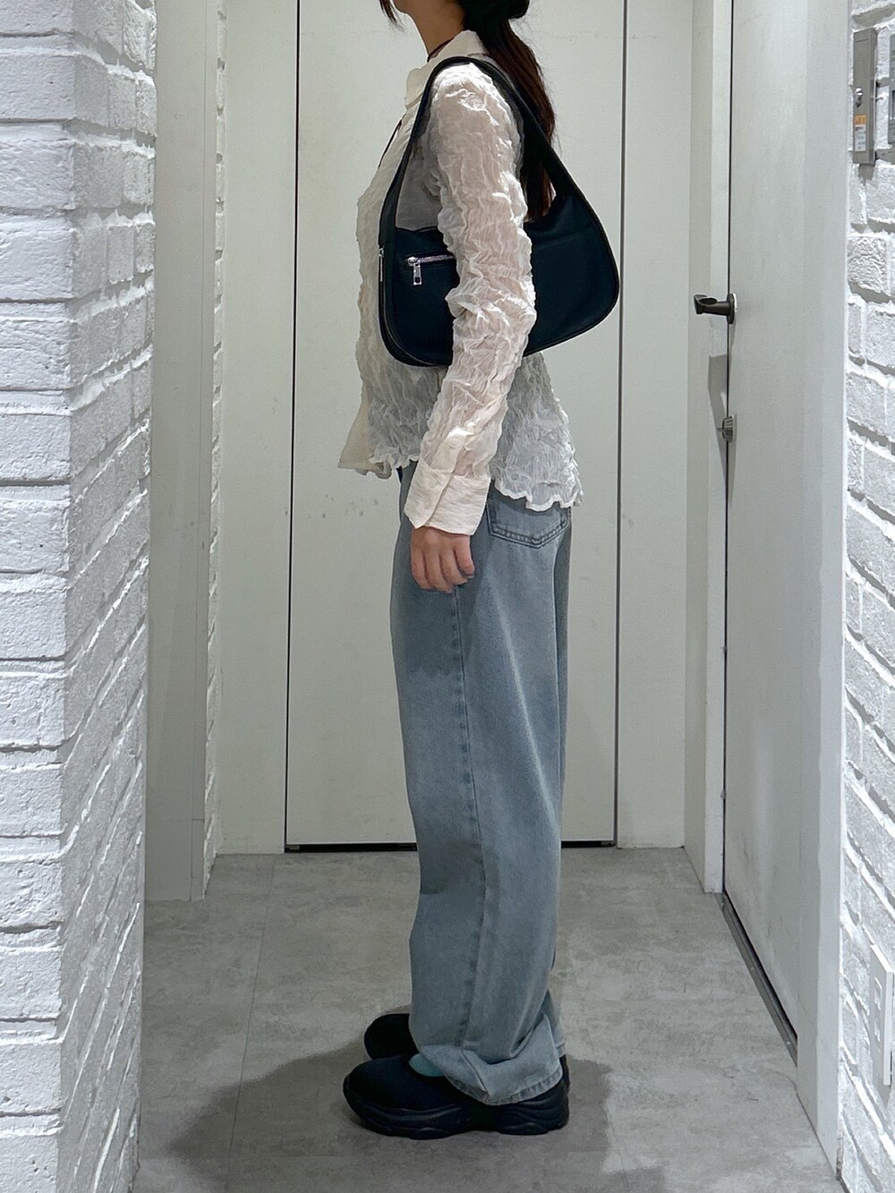 「FREE'S MARTの◆シアースリムシャツ（シャツ/ブラウス、ホワイト系）」を使った、yurm6さん（レディース・153cm）の夏コーディネートの4枚目の写真