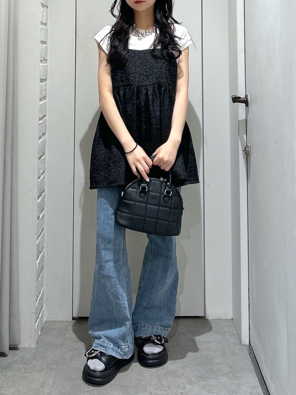 「FREE'S MARTの膨れジャガードキャミビスチェ（キャミソール、ブラック系）」を使った、yurm6さん（レディース・153cm）の夏コーディネートの2枚目の写真