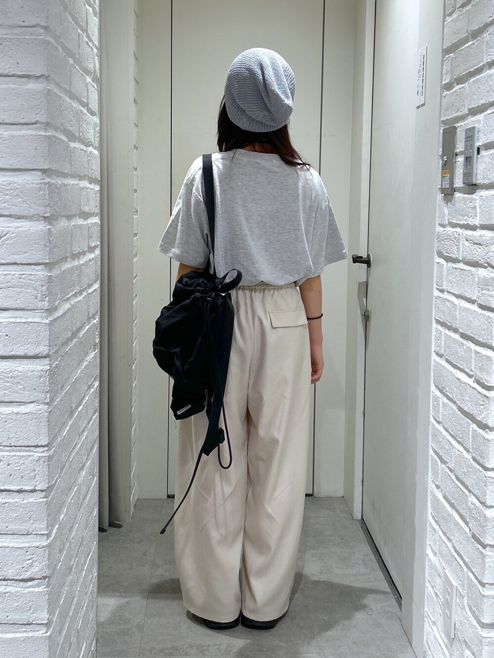 「FREE'S MARTのドローコードスニーカー（スニーカー、ブラック系）」を使った、yurm6さん（レディース・153cm）の夏コーディネートの4枚目の写真