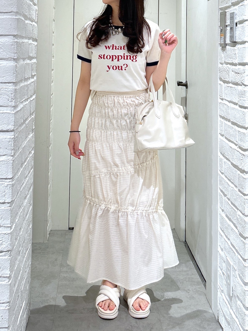 「FREE'S MARTの◆レトロロゴリンガーTシャツ（Tシャツ/カットソー、ホワイト系）」を使った、yurm6さん（レディース・153cm）の夏コーディネートの3枚目の写真