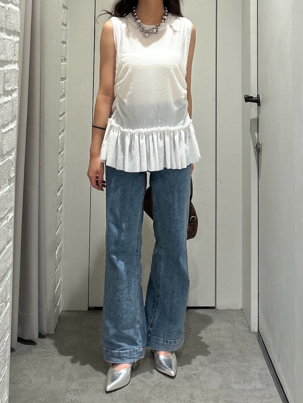 「FREE'S MARTの◆シアーフリルタンクトップ（Tシャツ/カットソー、ホワイト系）」を使った、yurm6さん（レディース・153cm）の夏コーディネートの4枚目の写真