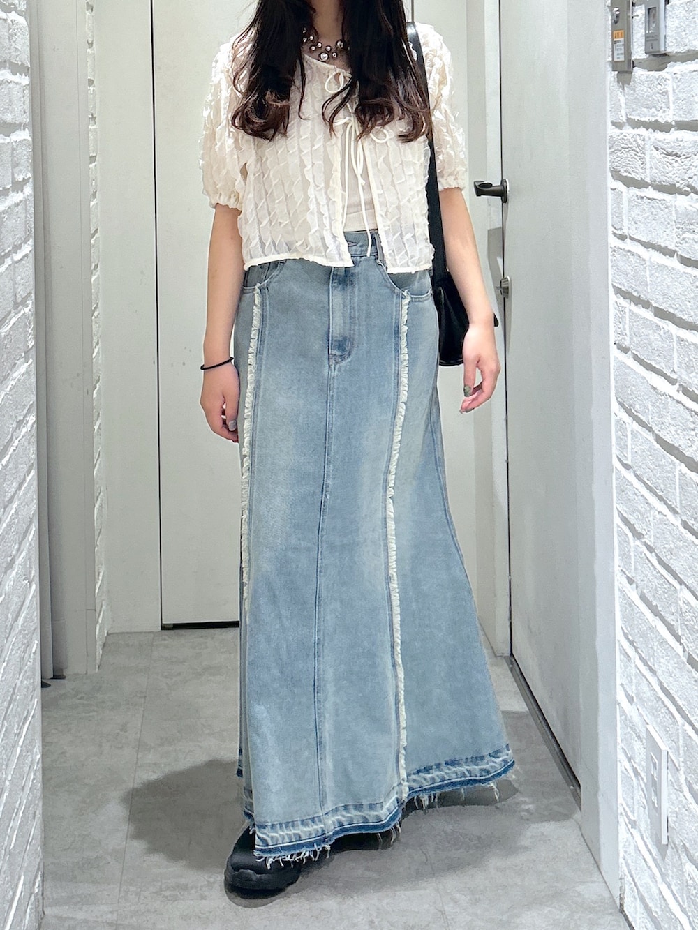 「FREE'S MARTの◆パネルフリンジマーメイドデニムスカート（スカート、ブルー系）」を使った、yurm6さん（レディース・153cm）の春コーディネートの2枚目の写真