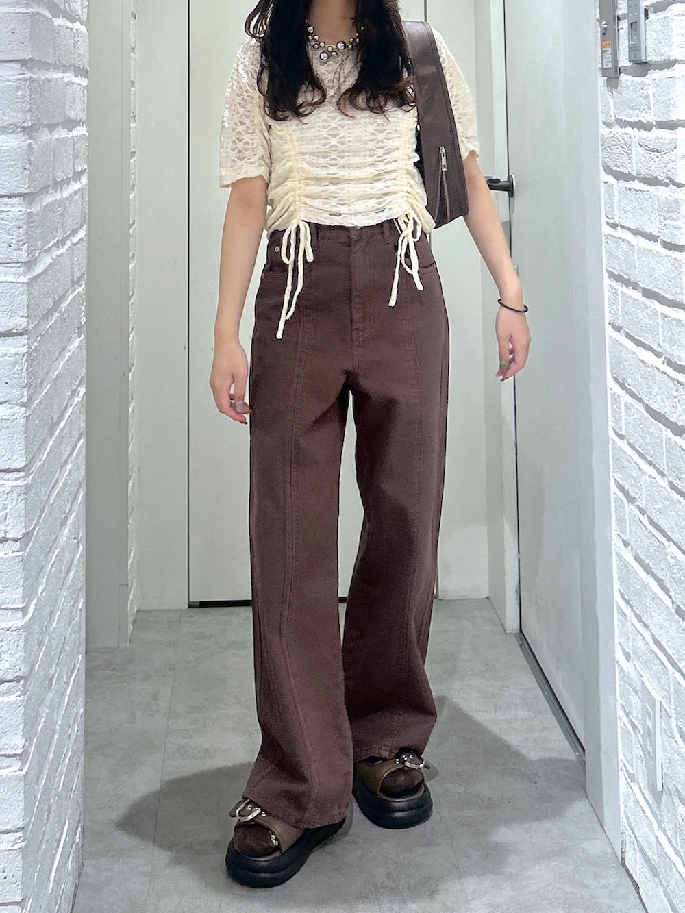 「FREE'S MARTのストレッチレースドロストトップス（Tシャツ/カットソー、ホワイト系）」を使った、yurm6さん（レディース・153cm）の夏コーディネートの3枚目の写真