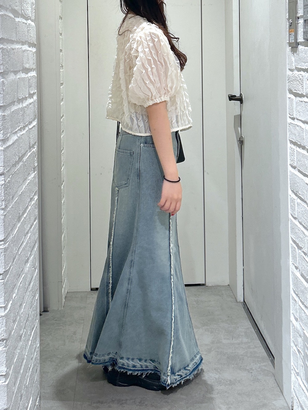 「FREE'S MARTの◆パネルフリンジマーメイドデニムスカート（スカート、ブルー系）」を使った、yurm6さん（レディース・153cm）の春コーディネートの4枚目の写真