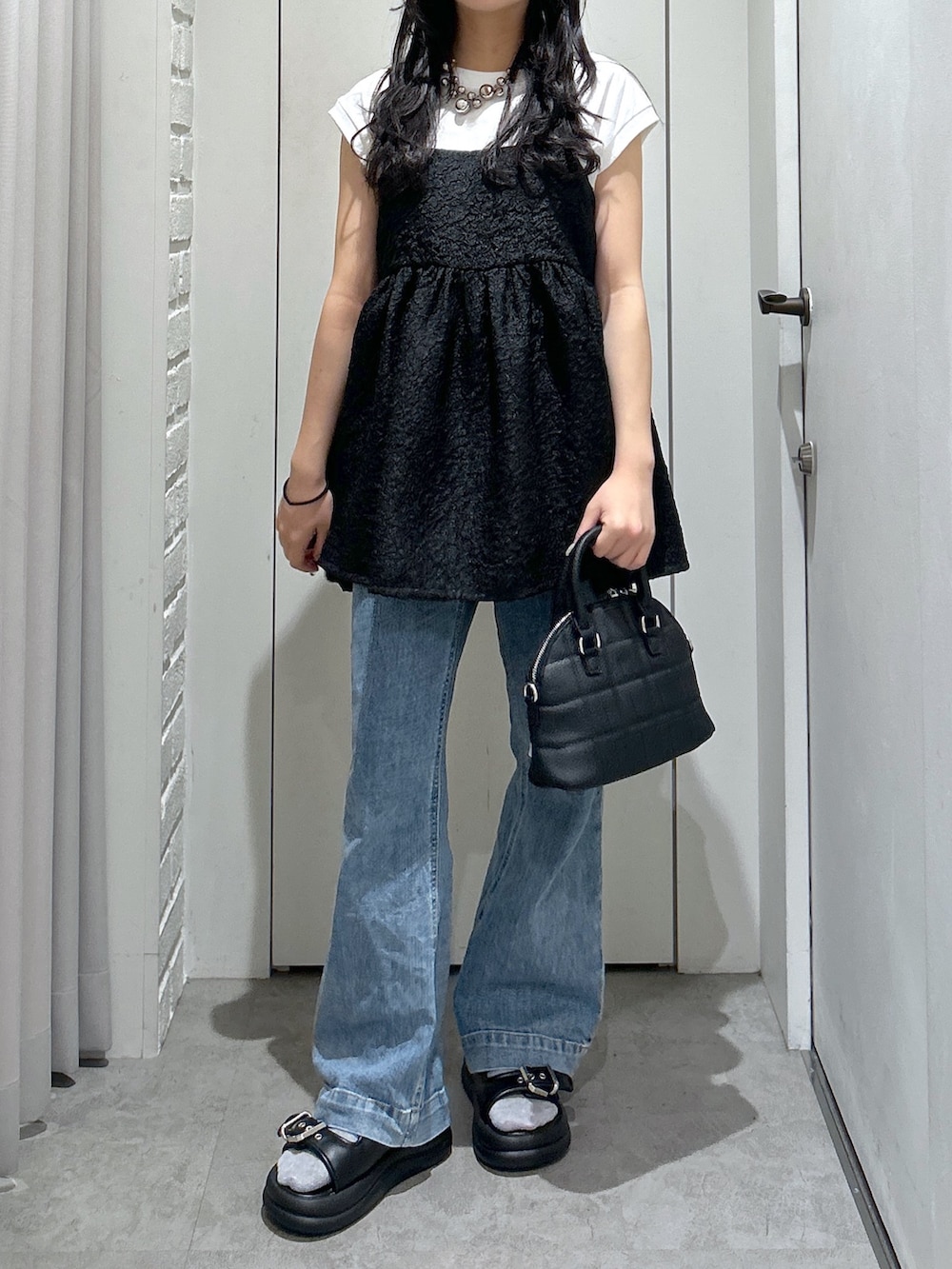 「FREE'S MARTの膨れジャガードキャミビスチェ（キャミソール、ブラック系）」を使った、yurm6さん（レディース・153cm）の夏コーディネートの6枚目の写真
