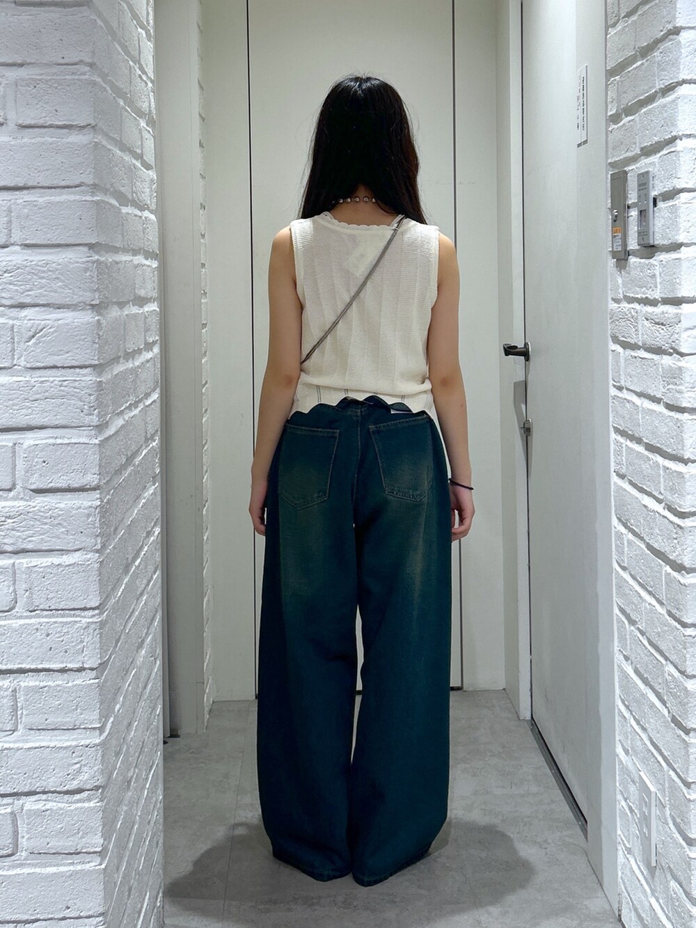 「FREE'S MARTのスカラップ編みニットタンクトップ（ニット/セーター、ホワイト系）」を使った、yurm6さん（レディース・153cm）の春コーディネートの6枚目の写真