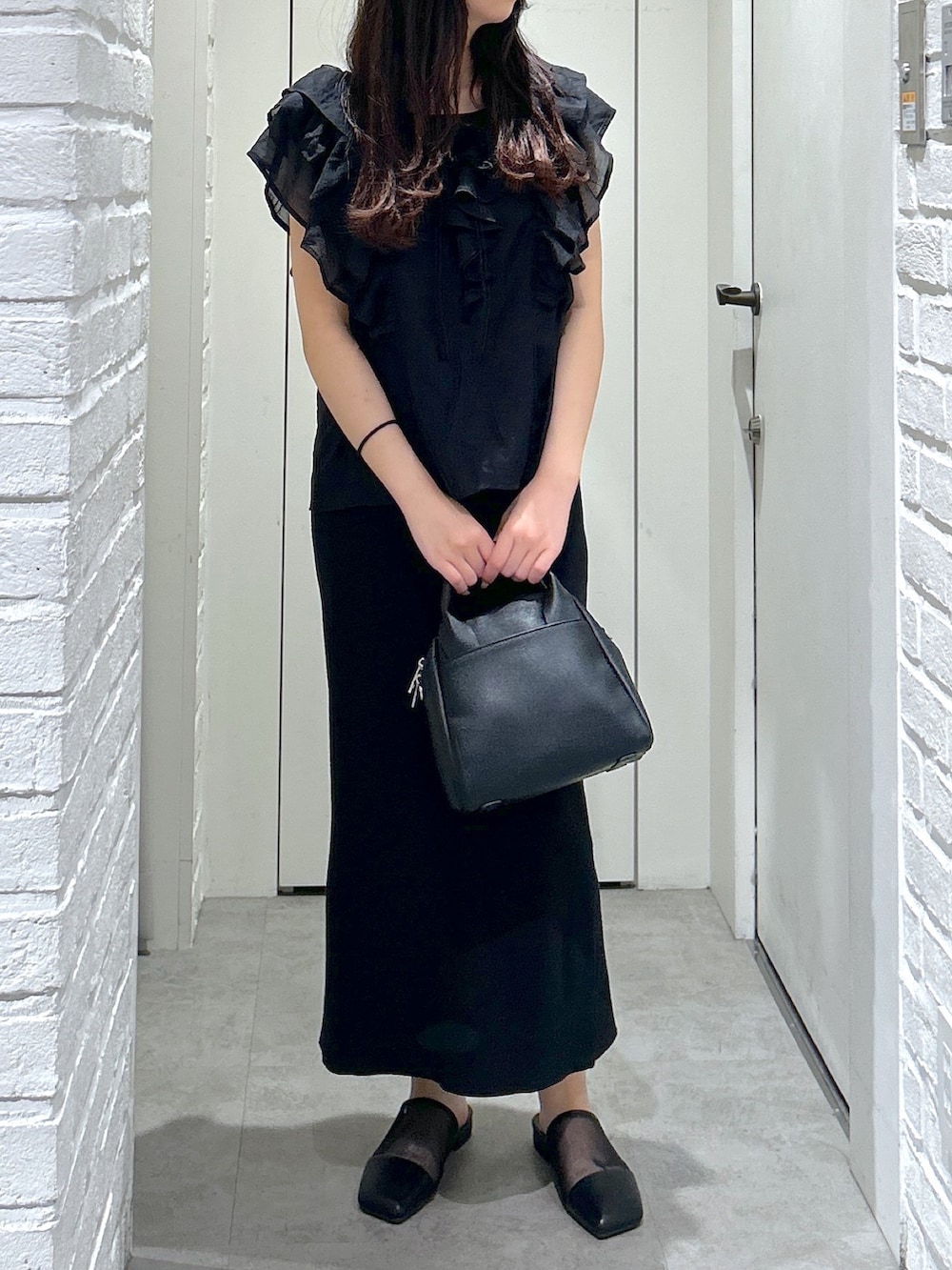 「FREE'S MARTの◆フリルフレンチブラウス（シャツ/ブラウス、ブラック系）」を使った、yurm6さん（レディース・153cm）の春コーディネートの4枚目の写真