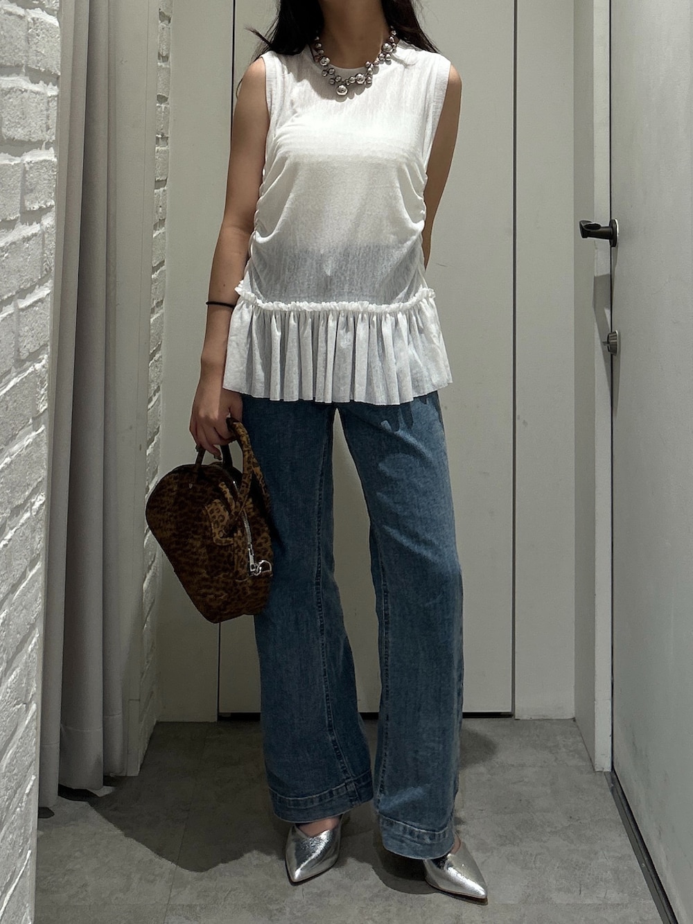 「FREE'S MARTの◆シアーフリルタンクトップ（Tシャツ/カットソー、ホワイト系）」を使った、yurm6さん（レディース・153cm）の夏コーディネートの8枚目の写真