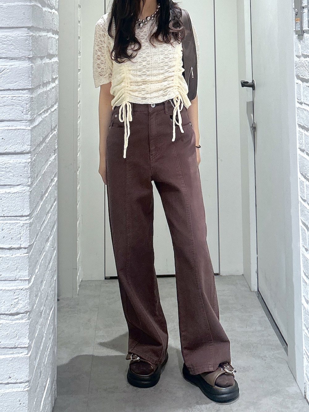 「FREE'S MARTのストレッチレースドロストトップス（Tシャツ/カットソー、ホワイト系）」を使った、yurm6さん（レディース・153cm）の夏コーディネートの2枚目の写真