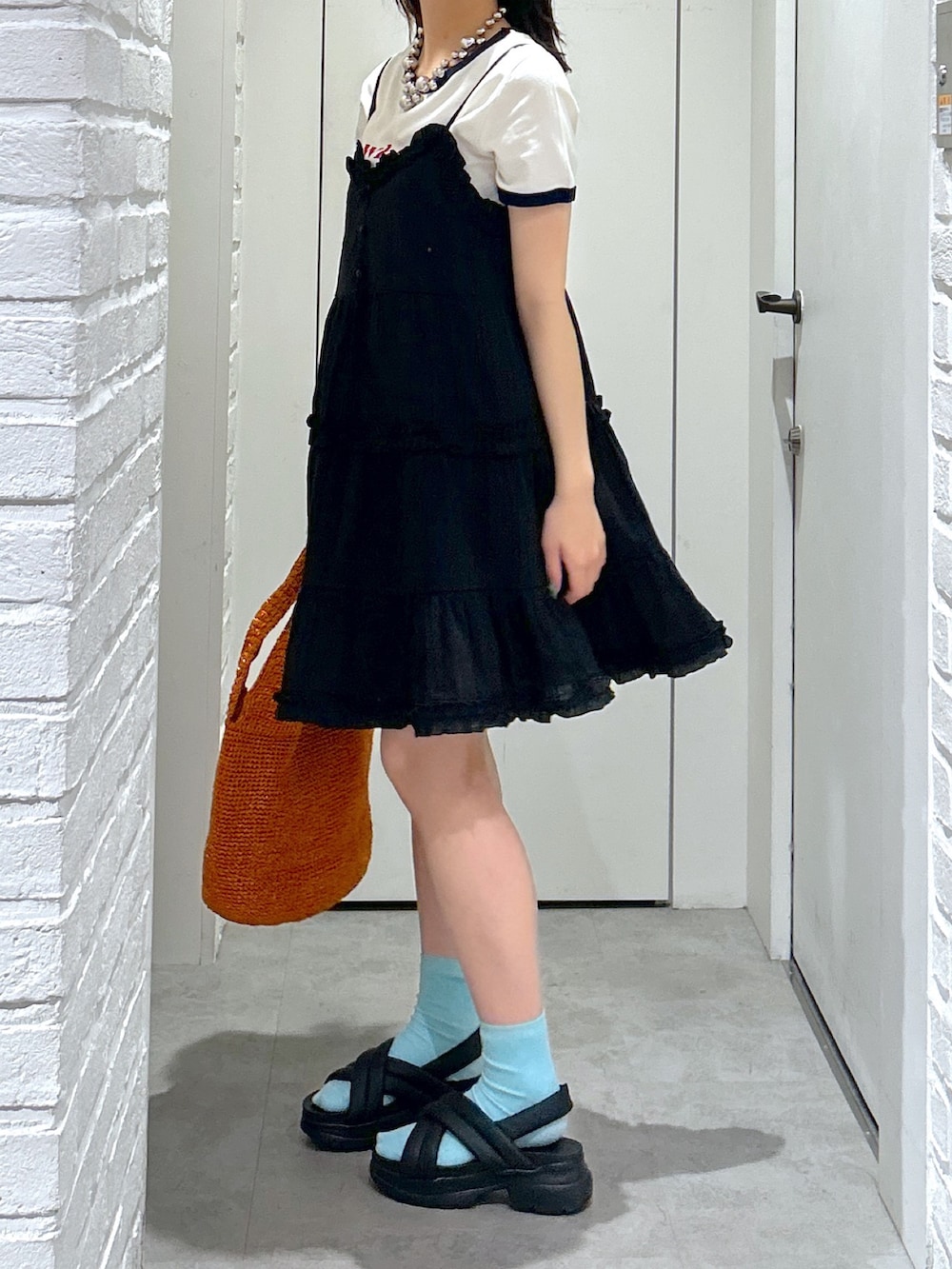 「FREE'S MARTの◆コットンティアードキャミミニワンピース（ワンピース、ブラック系）」を使った、yurm6さん（レディース・153cm）の夏コーディネートの4枚目の写真