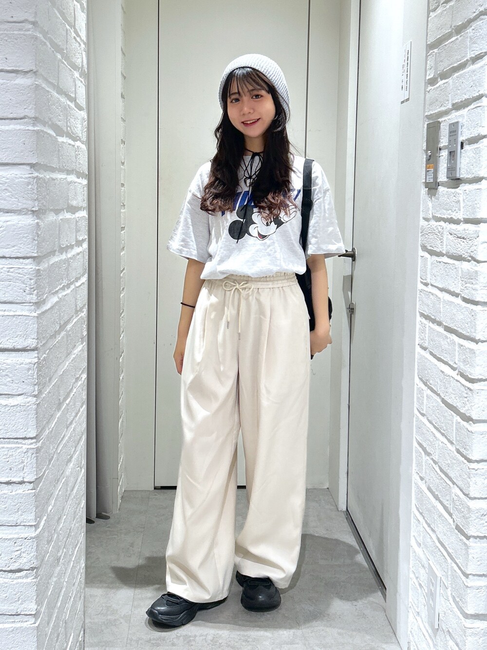 「FREE'S MARTのドローコードスニーカー（スニーカー、ブラック系）」を使った、yurm6さん（レディース・153cm）の夏コーディネートの5枚目の写真
