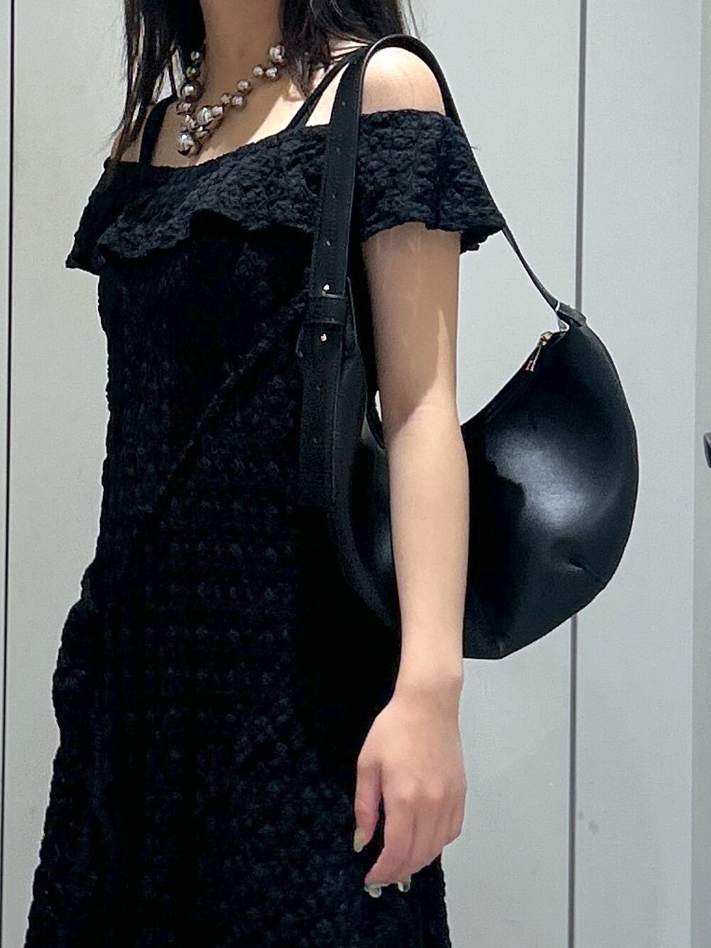 「FREE'S MARTの◆イレヘムオフショルミニワンピース（ワンピース、ブラック系）」を使った、yurm6さん（レディース・153cm）の夏コーディネートの4枚目の写真