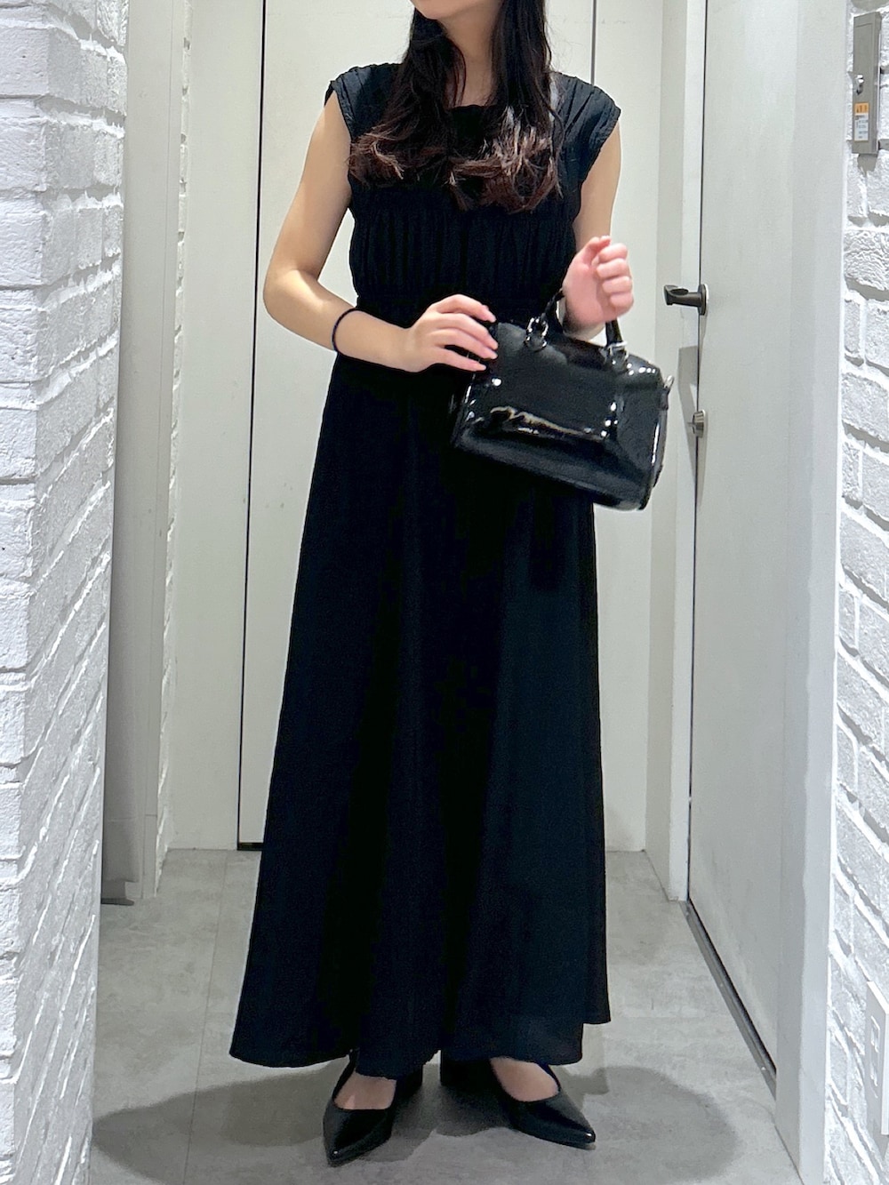 「FREE'S MARTの◆エナメルミニボストン（ショルダーバッグ、ブラック系）」を使った、yurm6さん（レディース・153cm）の春コーディネートの4枚目の写真
